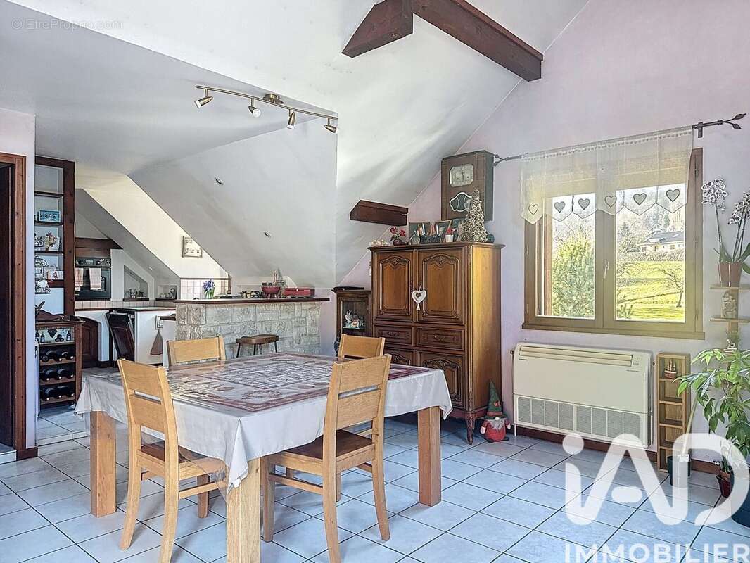 Photo 2 - Appartement à PERS-JUSSY