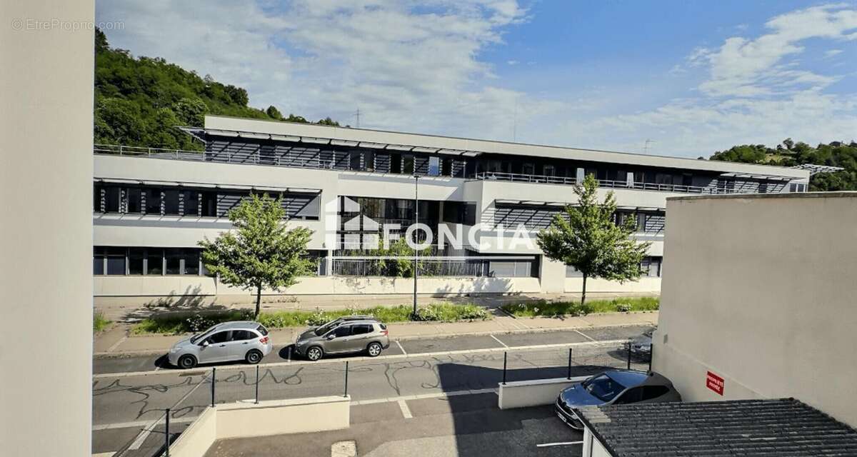 Appartement à LE CHAMBON-FEUGEROLLES