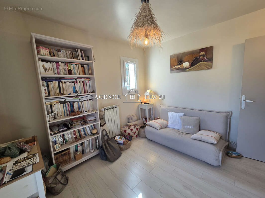 Les Caillols   Marseille 11e   Villa 6 pièces de 119 m2 avec vue dégagée - photo 11