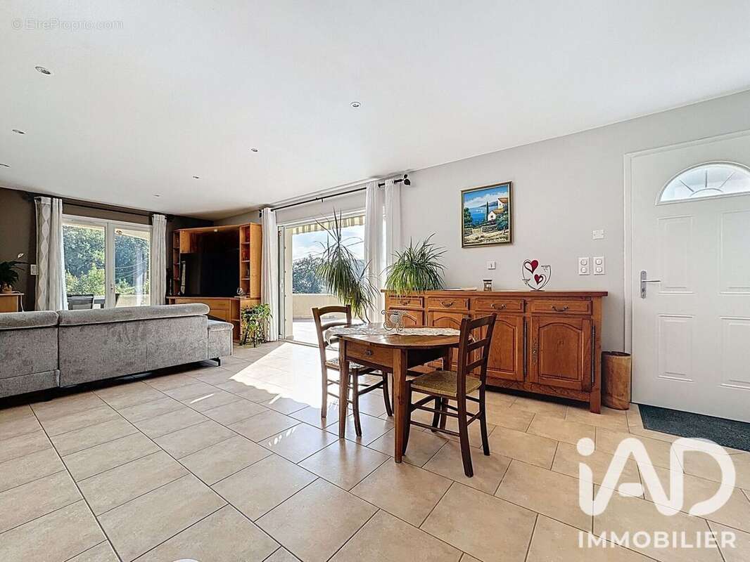 Maison 151 m² à Vaunaveys-La-Rochette  - photo 3