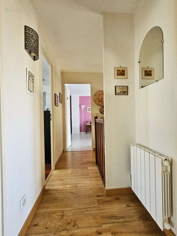 Maison à MANDRES-LES-ROSES