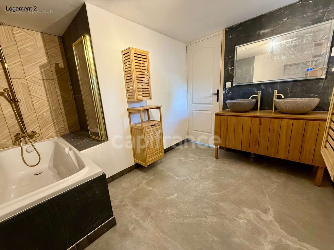 Maison avec deux logements indépendants : une opportunité rare pour habiter, investir ou réunir plusieurs générations - photo 17