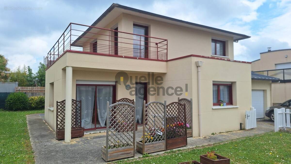 Maison à LE RELECQ-KERHUON