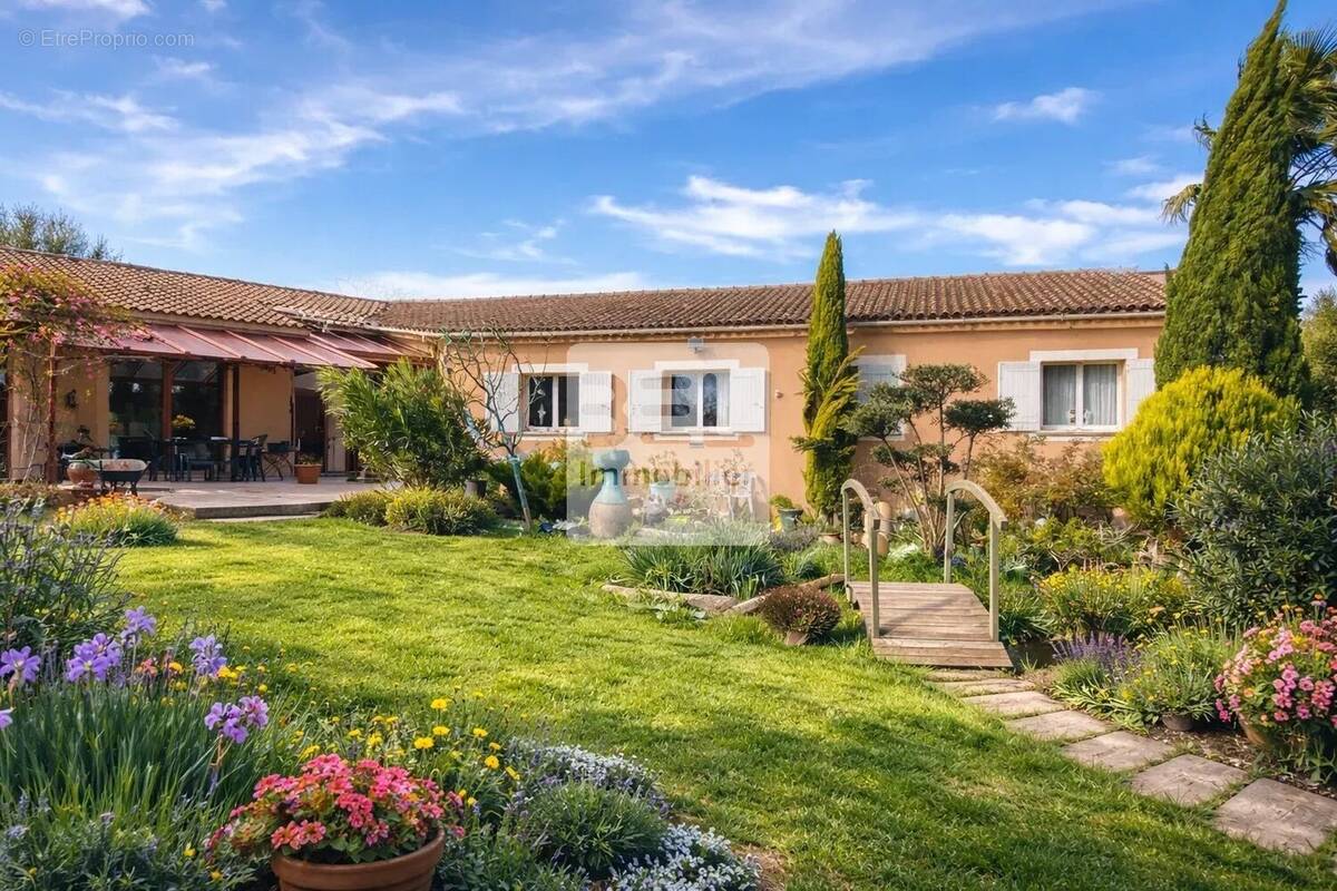 Maison à SAINT-SATURNIN-LES-AVIGNON