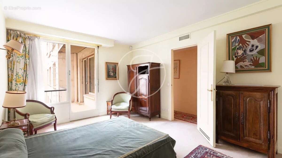 Appartement à PARIS-16E