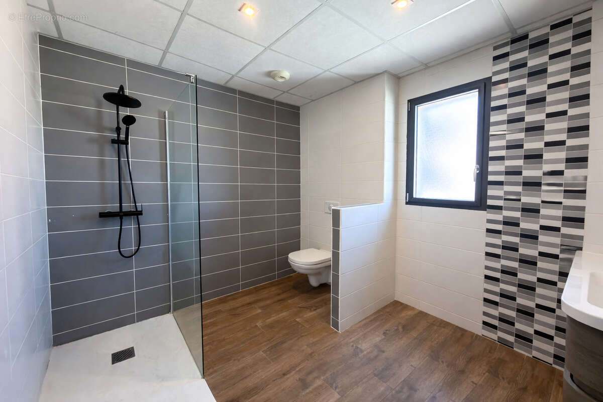 Maison à SAINT-LAURENT-DE-LA-SALANQUE