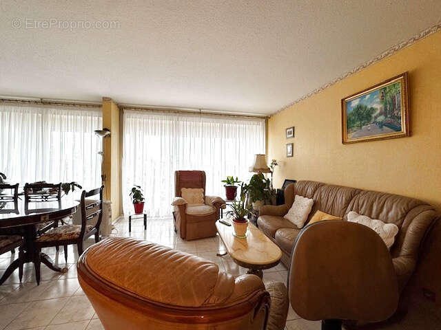 Appartement à SAINT-MAUR-DES-FOSSES