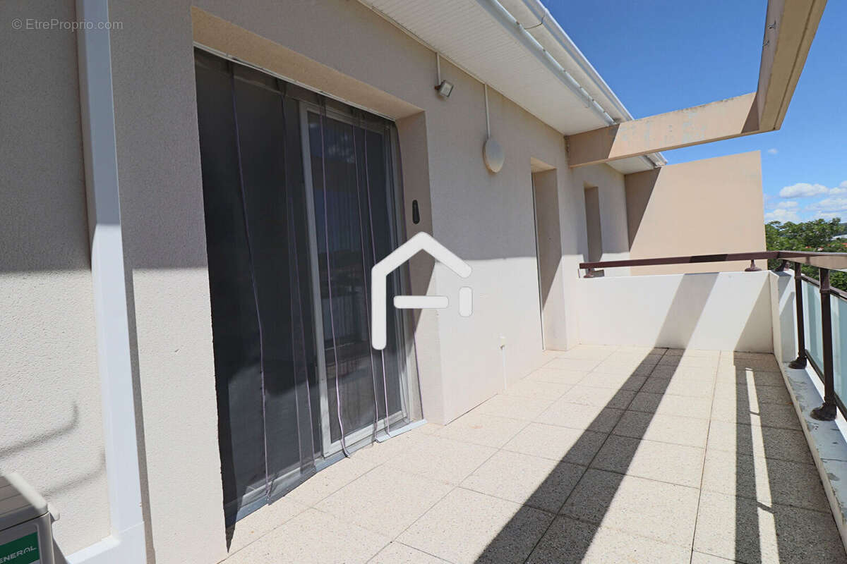 Appartement à CHATEAUNEUF-LES-MARTIGUES