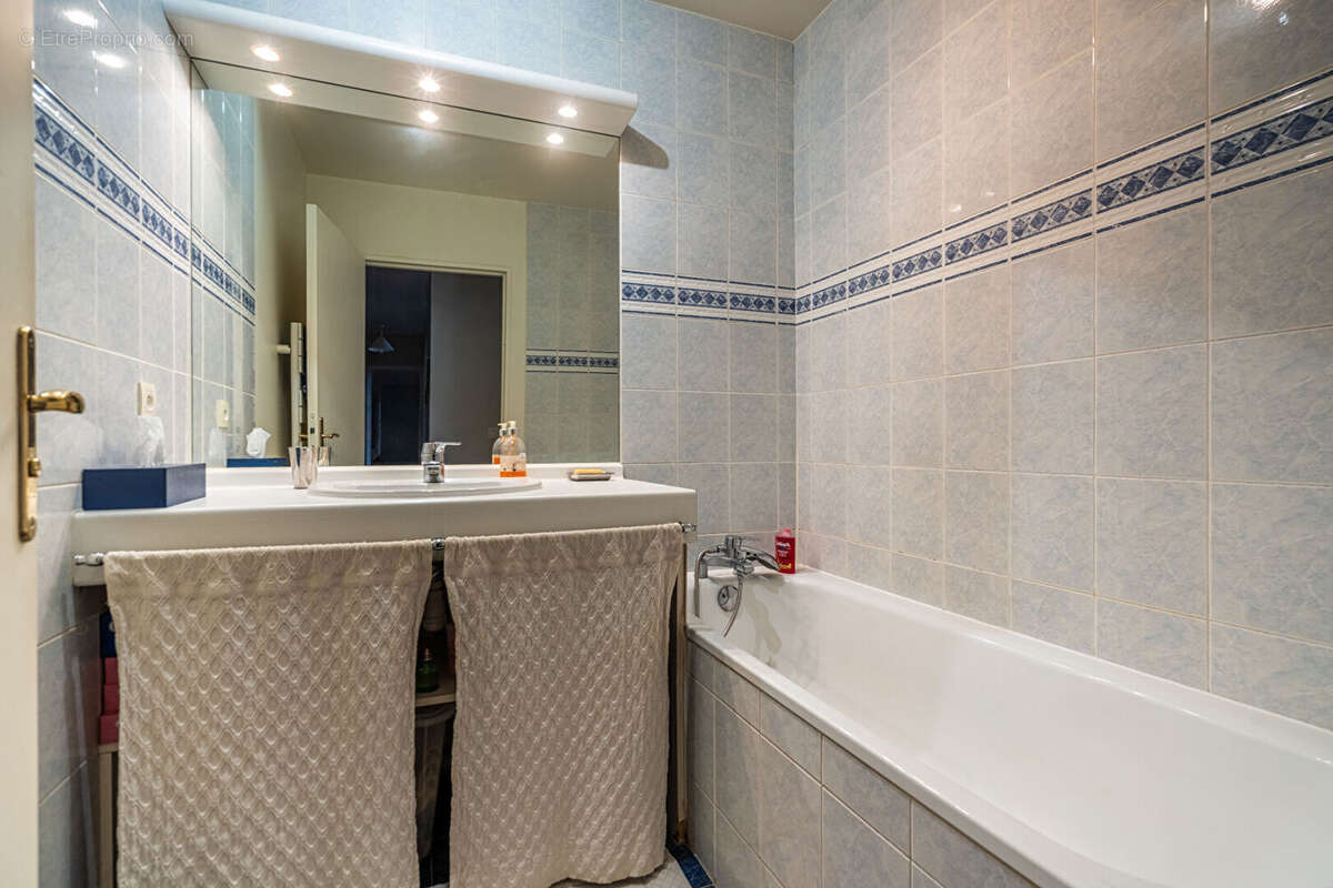 Appartement à LEVALLOIS-PERRET