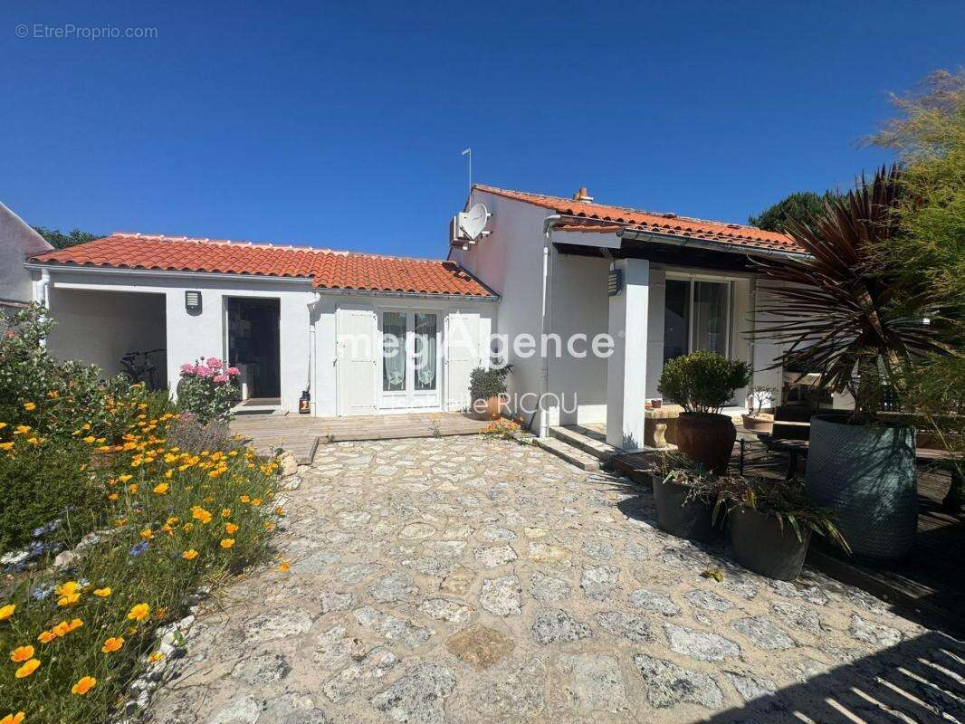 Saint-pierre d'oleron côte ouest, maison de 72.5m² et t2 de 26m² sur son terrain clos de444m² - photo 3