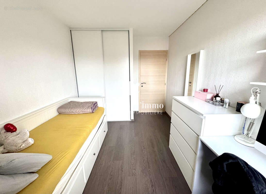 Appartement à ETREMBIERES