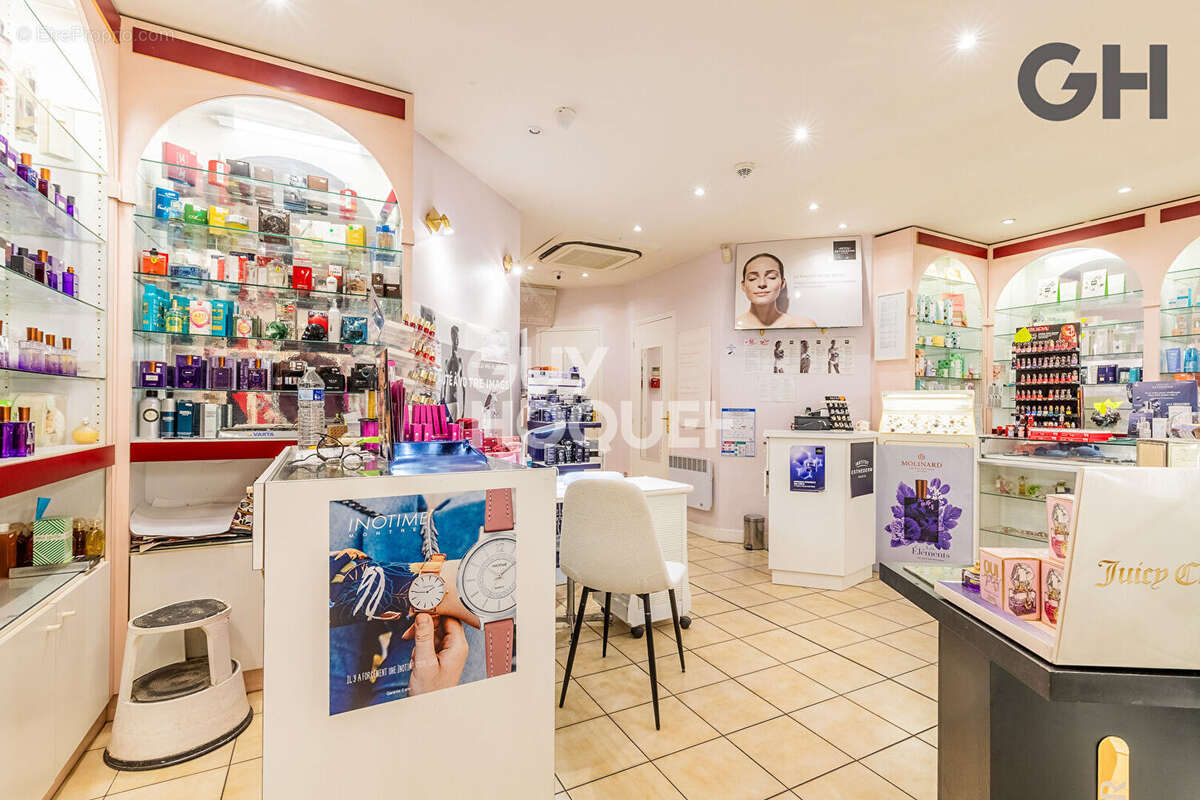 Commerce à SAINT-PIERRE-DU-PERRAY