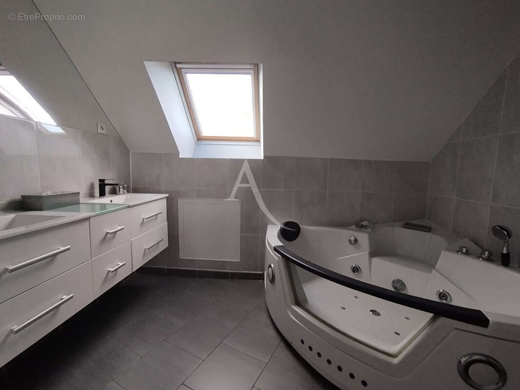 Maison à CHATEAUNEUF-EN-THYMERAIS