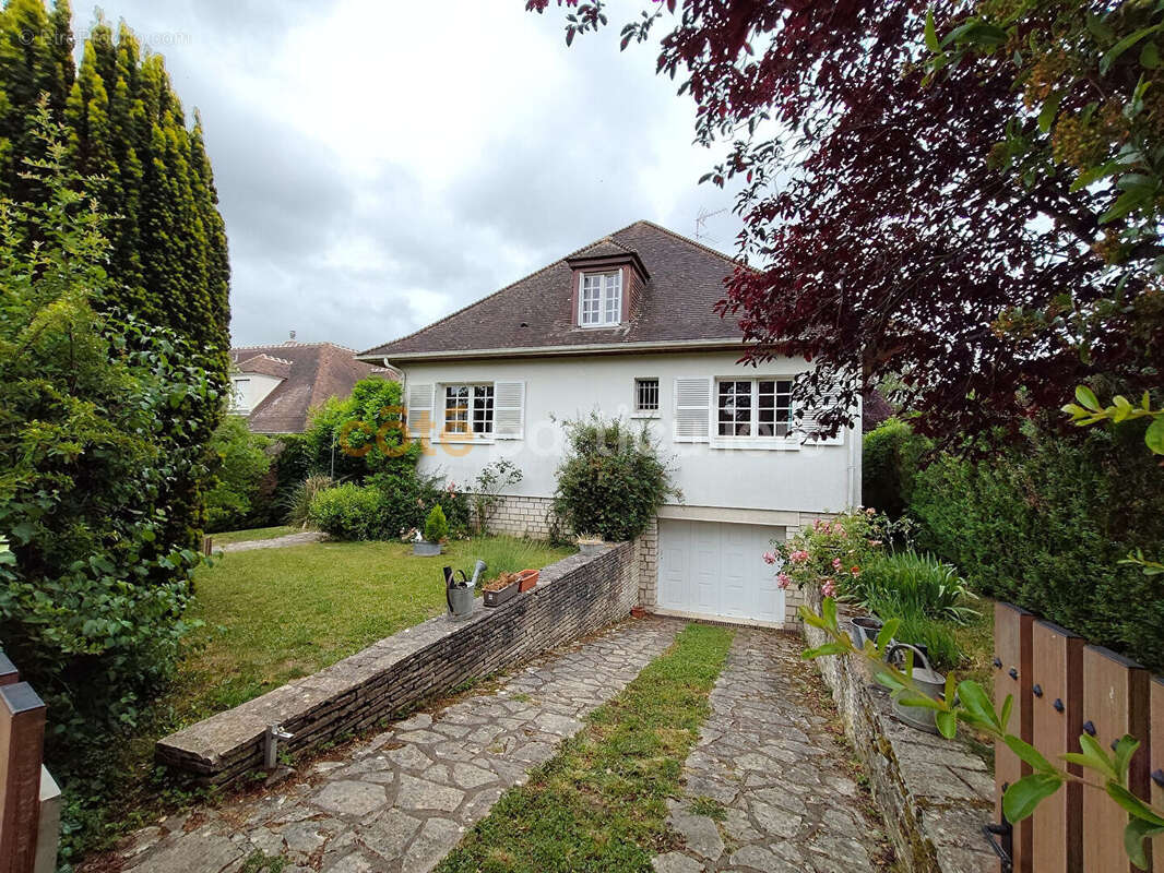 Maison à AMILLY