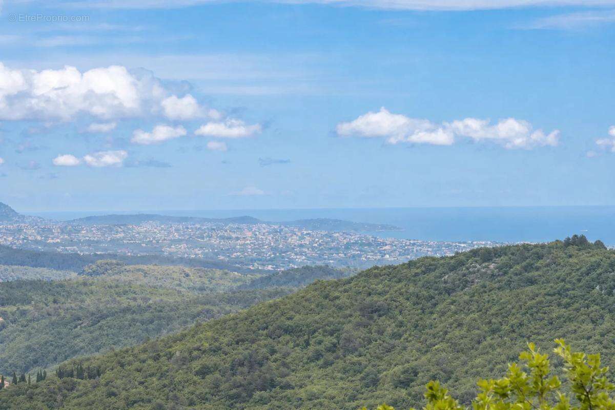 Maison de 6 pièces de 256 m² à Le Bar-sur-Loup - photo 7