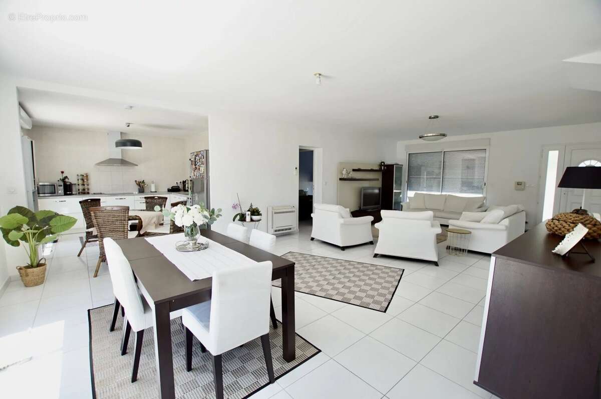 Maison à LA SALVETAT-SAINT-GILLES