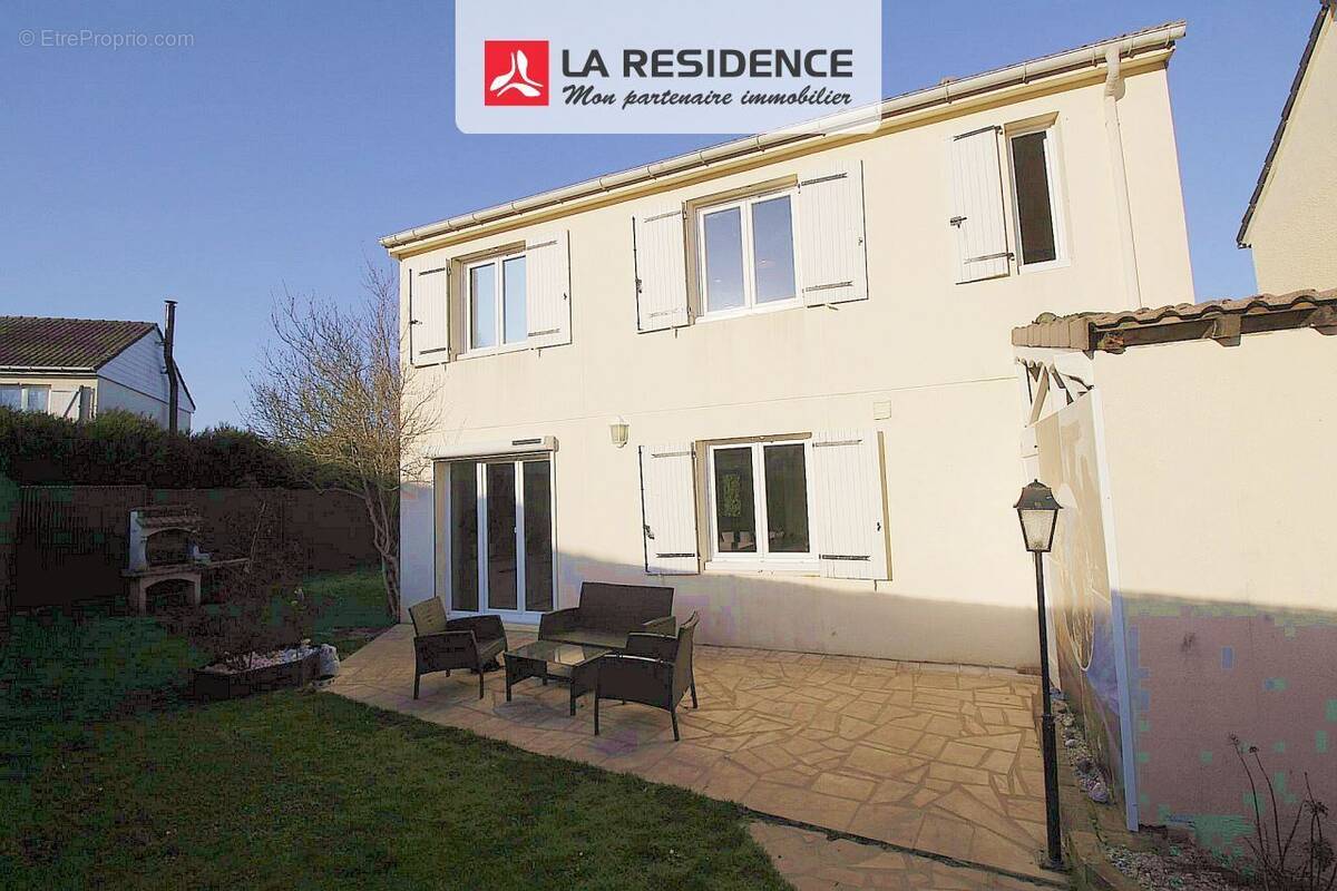 Maison à SAVIGNY-LE-TEMPLE