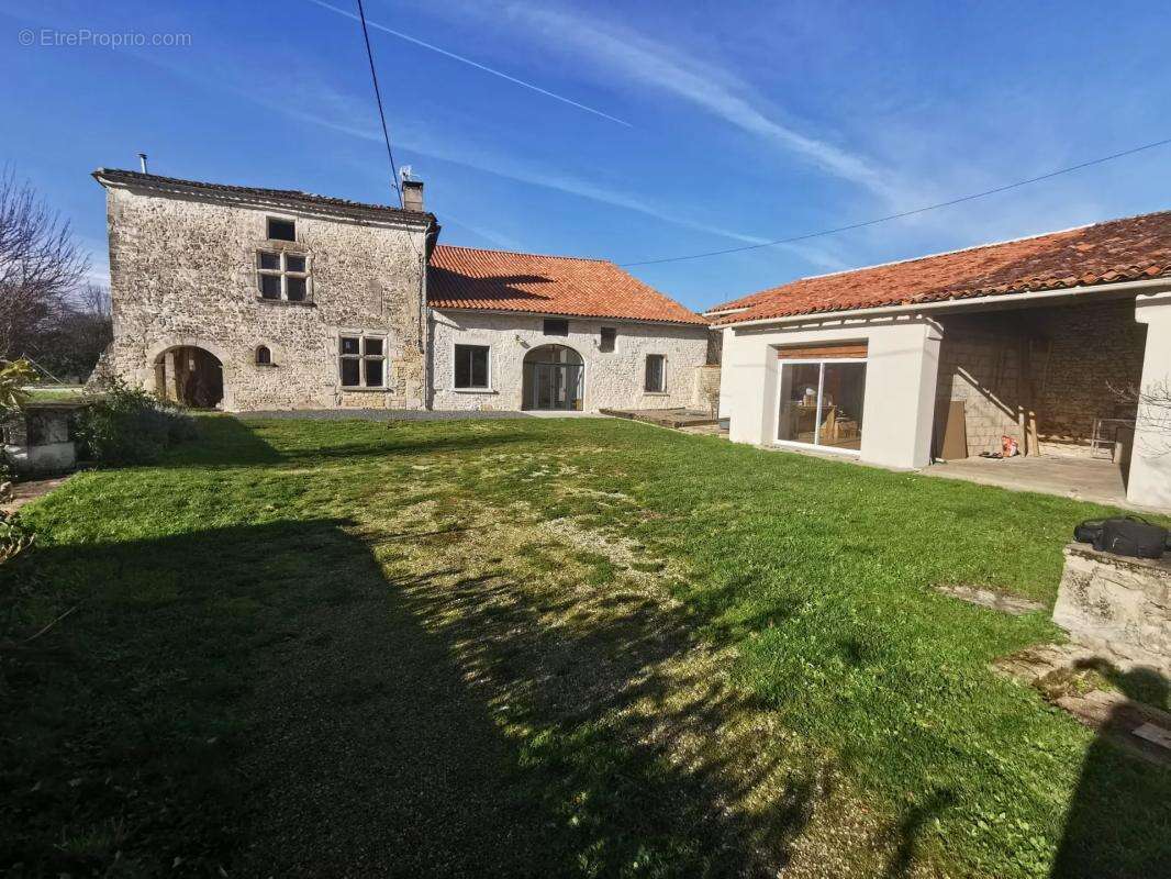 Maison à FONTENILLE