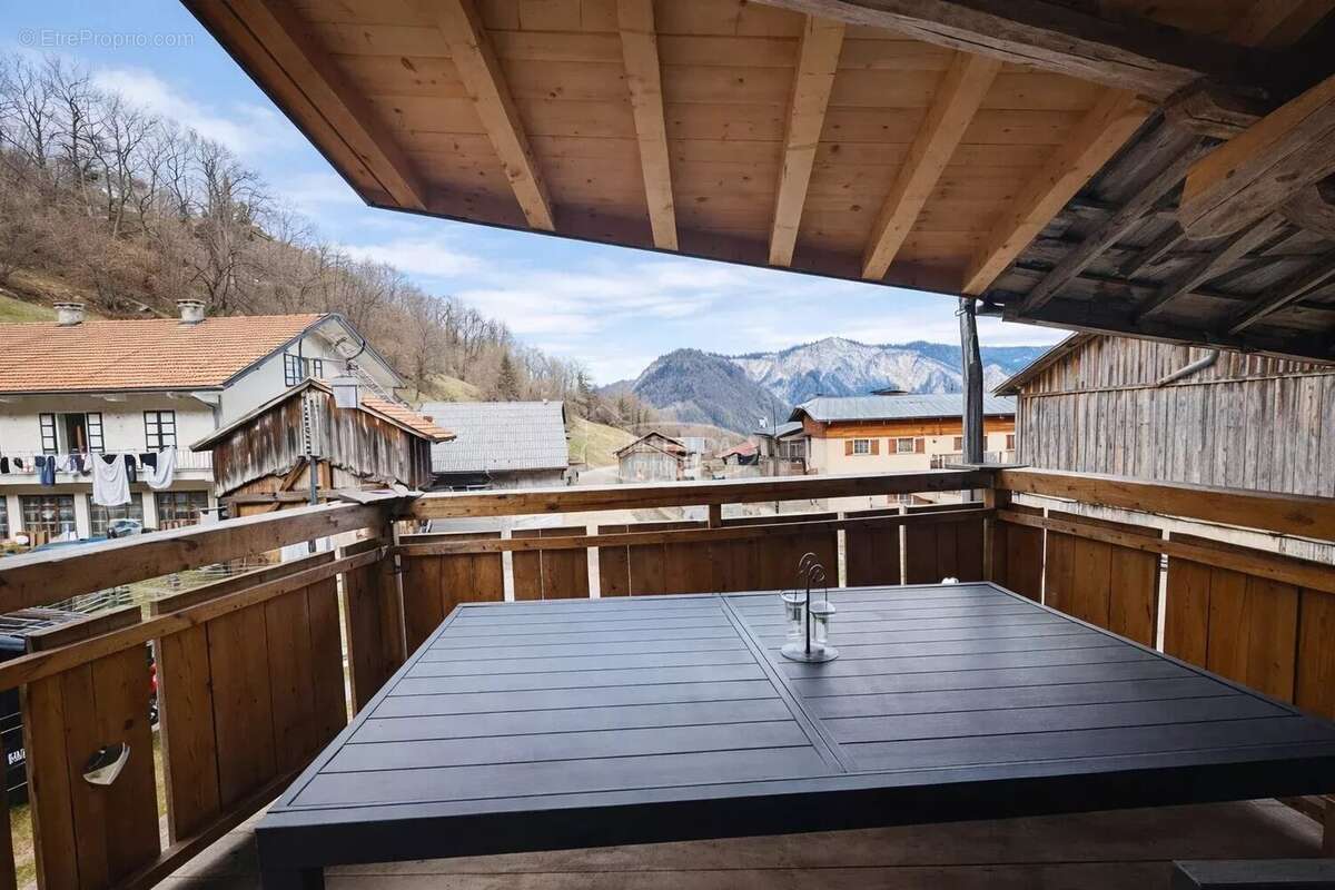 Appartement à NANCY-SUR-CLUSES