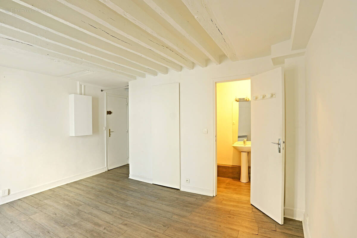 Appartement à PARIS-10E