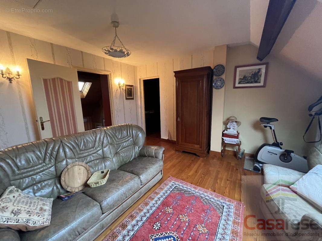 Maison 140 m² à Saint-Jean-De-Vaux  - photo 9