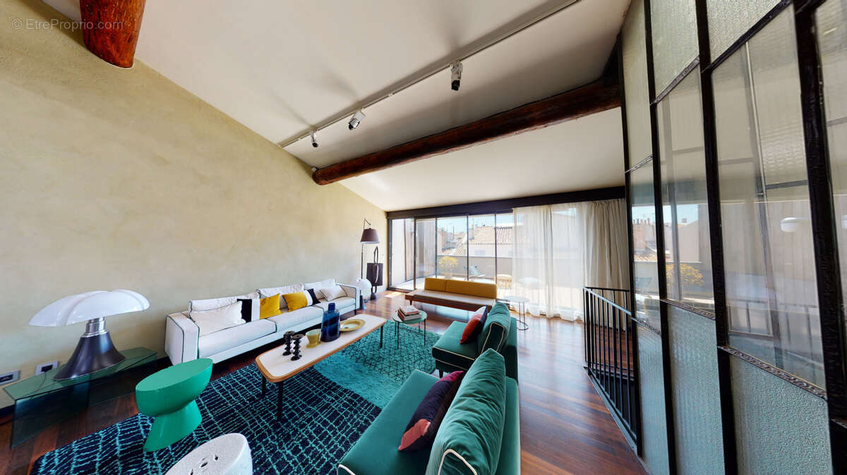 Appartement à MARSEILLE-1E