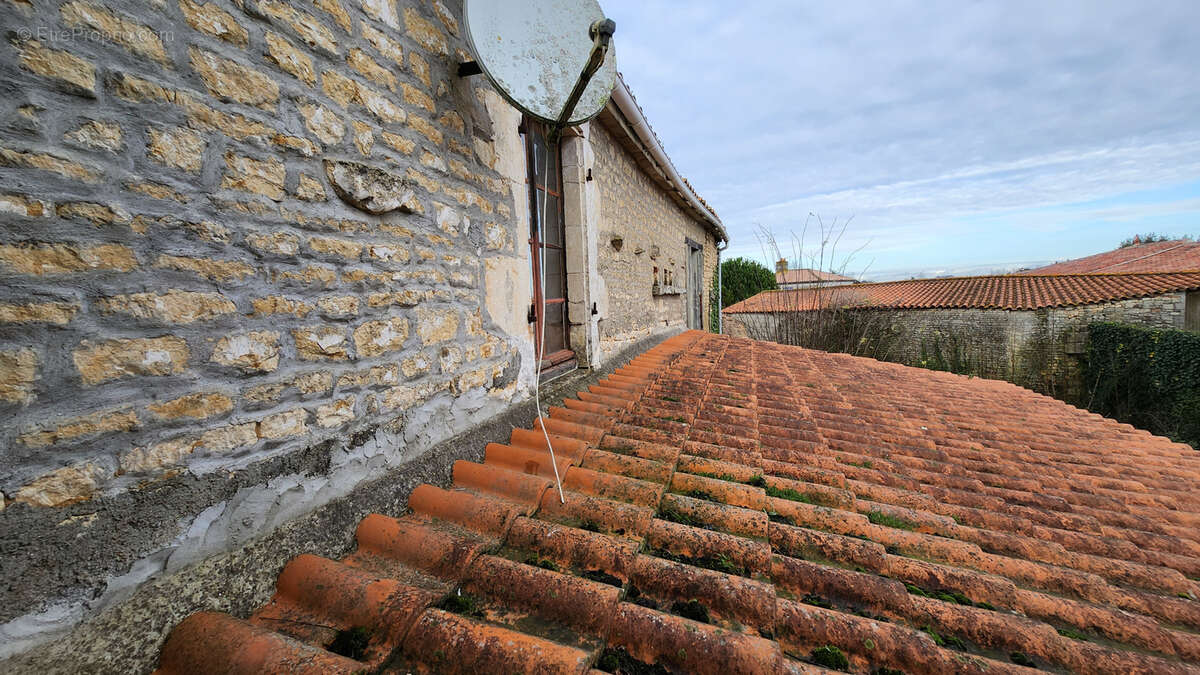 Maison à SAINTE-GEMME-LA-PLAINE