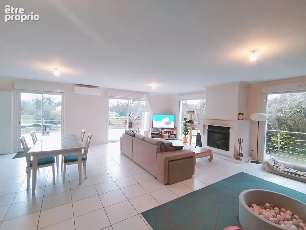 Maison contemporaine de 120 m²  avec garage et beau terrain - photo 2