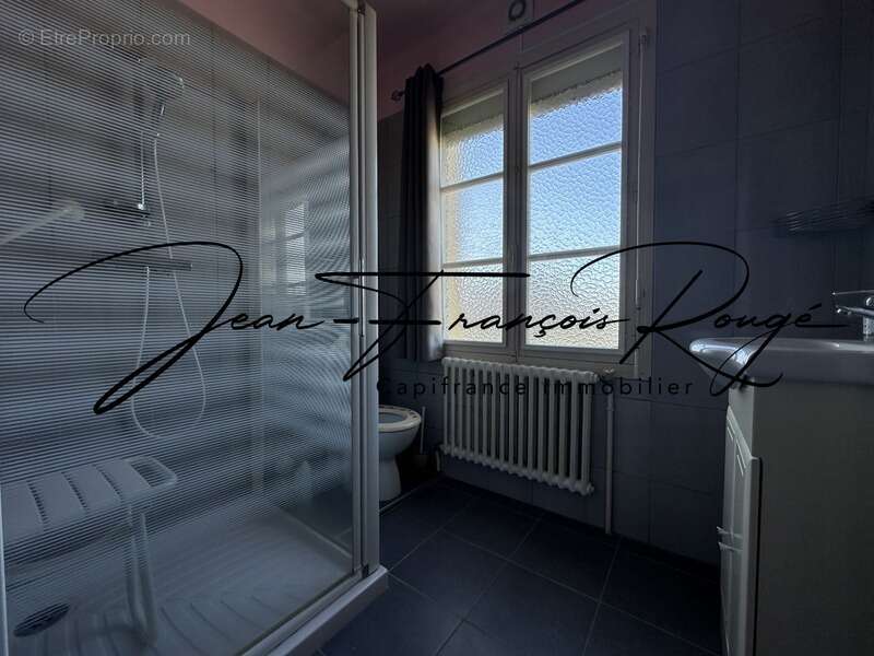 Maison à CONDE-SUR-VIRE