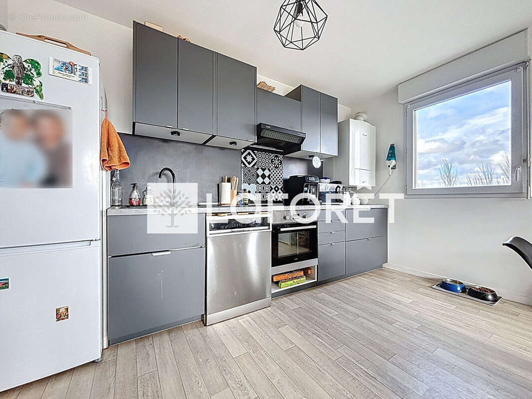 Appartement à VERT-SAINT-DENIS