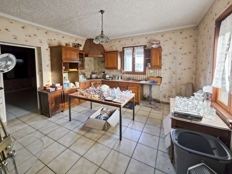 Maison familiale sur 2 000 m² de terrain – Idéale artisan, maçon, charpentier ou entrepreneur, à deux pas de Lons-le-Saunier - photo 14