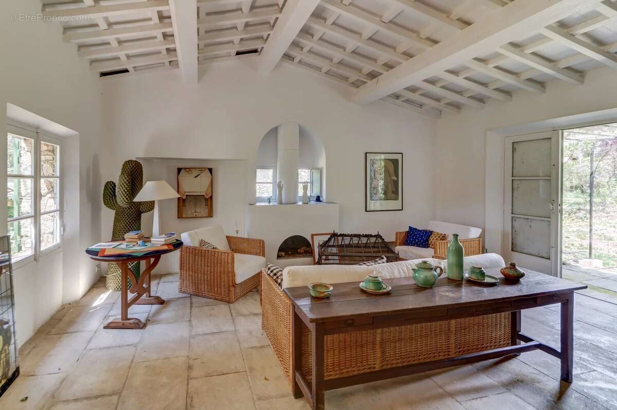 Maison à BAGNOLS-EN-FORET