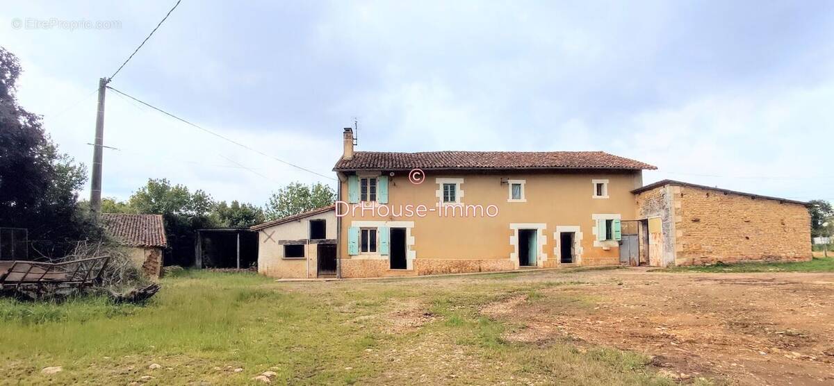 Maison à PLEUVILLE