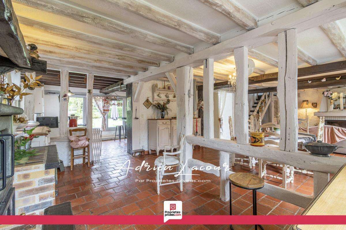 Maison à LASSAY-SUR-CROISNE