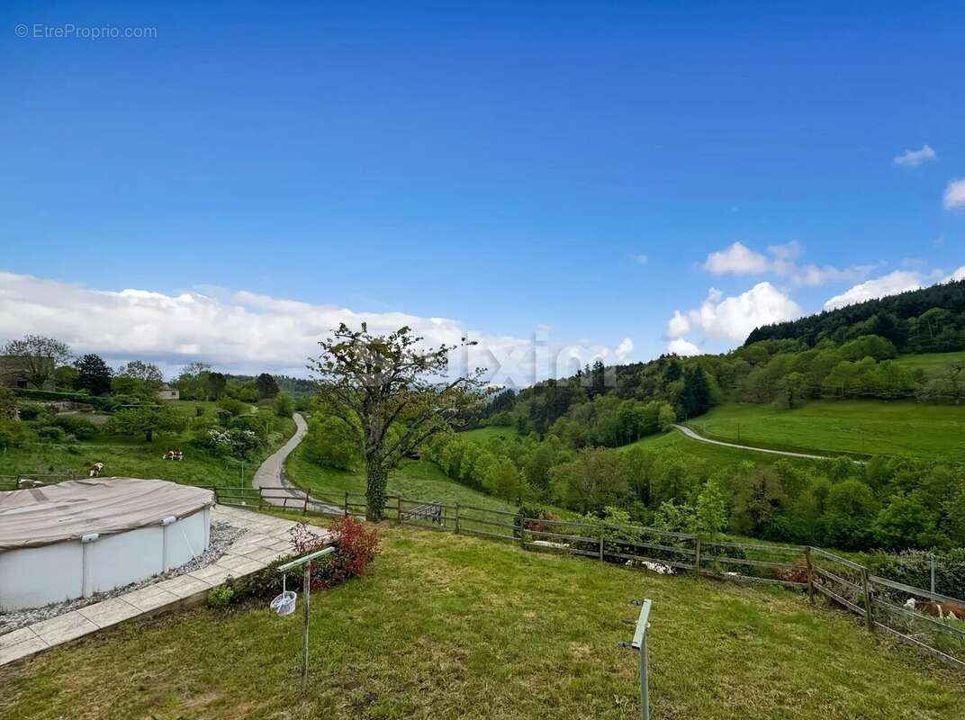 Maison à SAINT-APOLLINAIRE-DE-RIAS