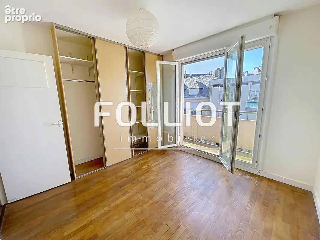 A vendre - Appartement 2pcs  FOUGERES - 3ème étage - photo 5