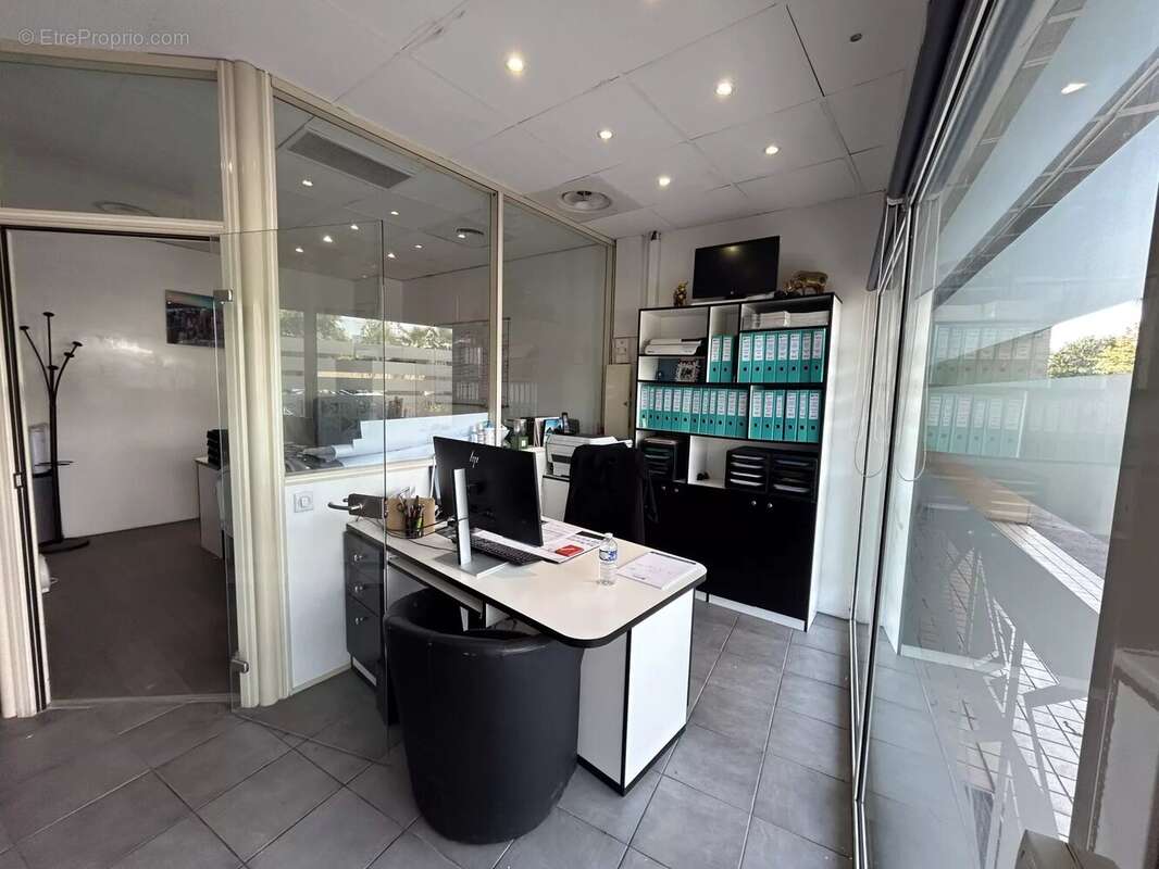 Commerce à SAINT-LAURENT-DU-VAR