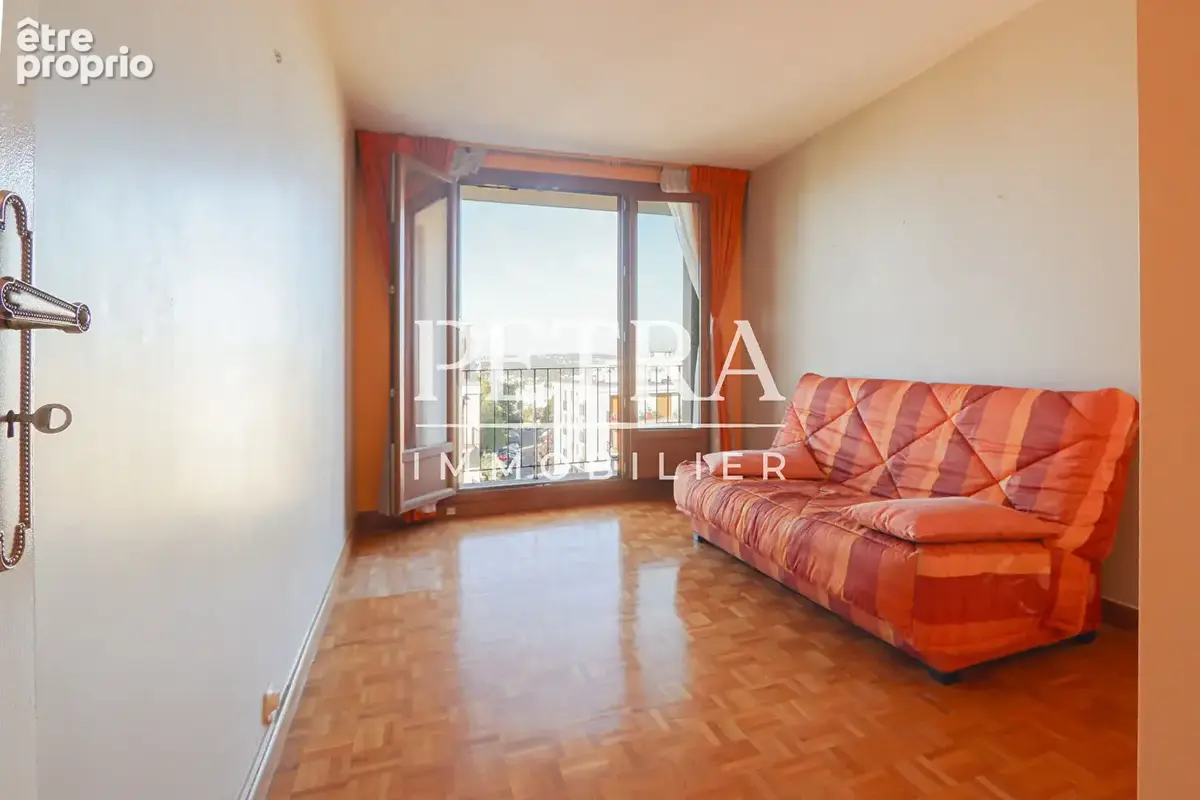 Appartement 4 pieces - fresnes - balcons - box - cave - ascenseur - photo 9