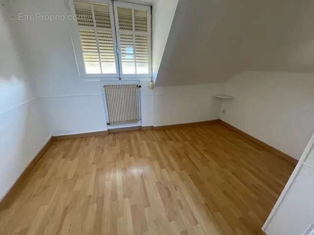 Commerce à LA SAUSSAYE