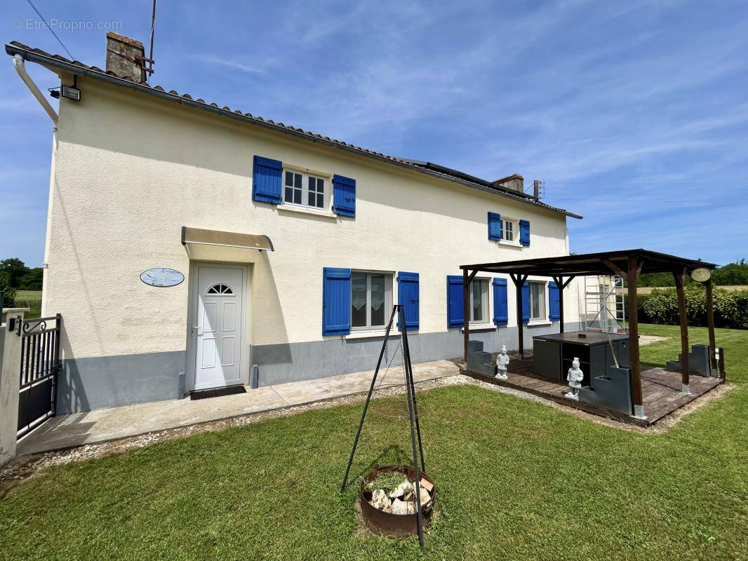 Maison à CHARROUX