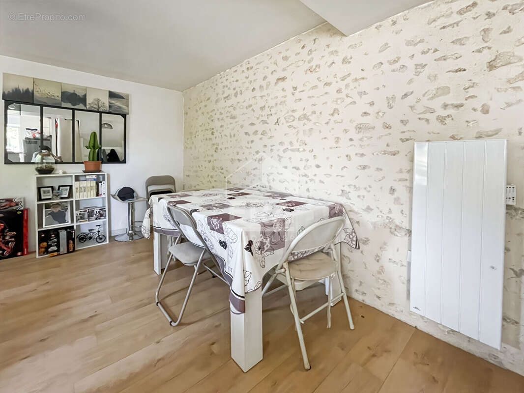 Appartement à ORMOY-LA-RIVIERE