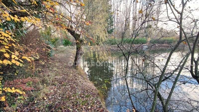 Terrain à MEZIERES-SUR-OISE