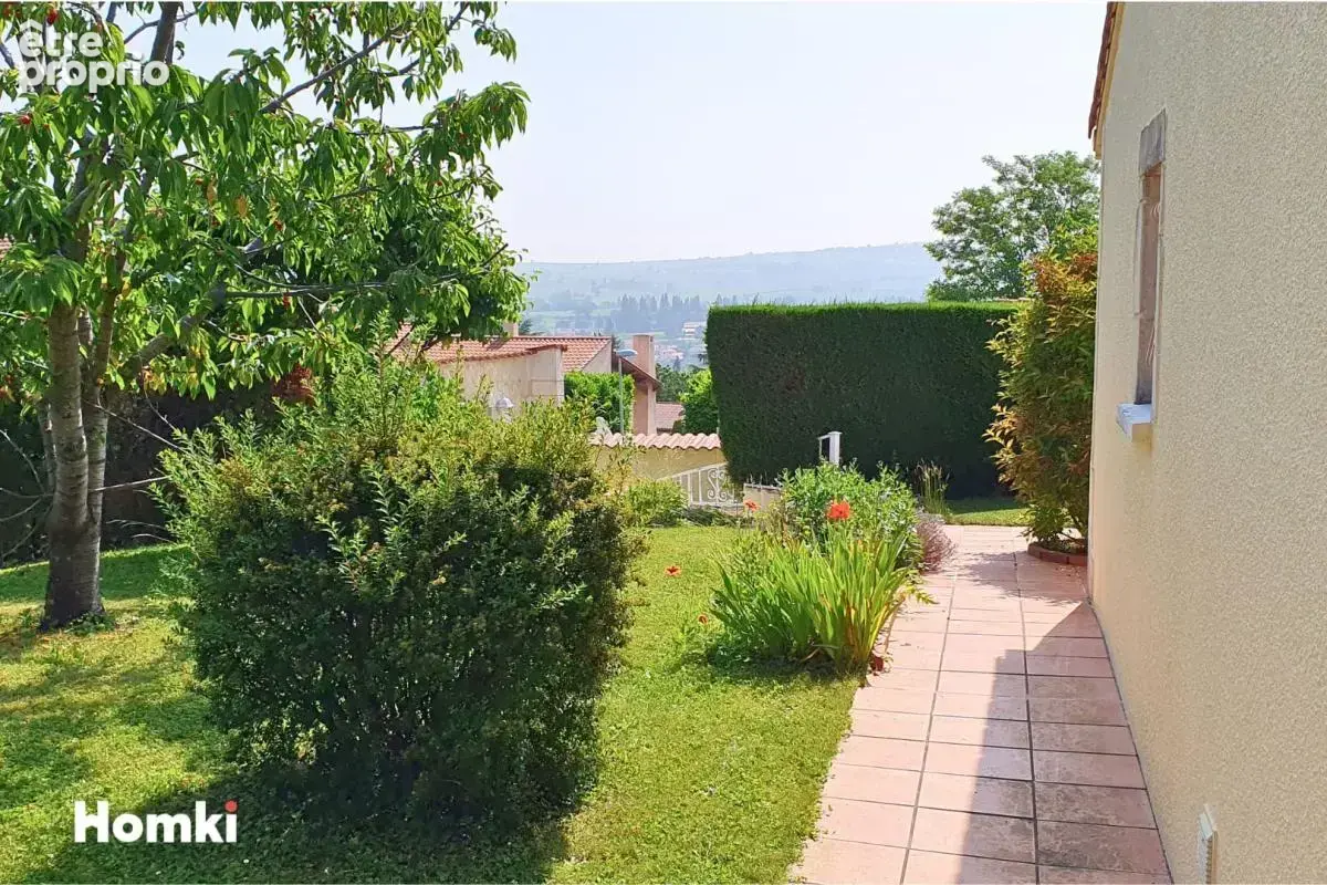 Vue imprenable, aucun vis-à-vis et plain-pied : une maison rare à Billom - photo 5