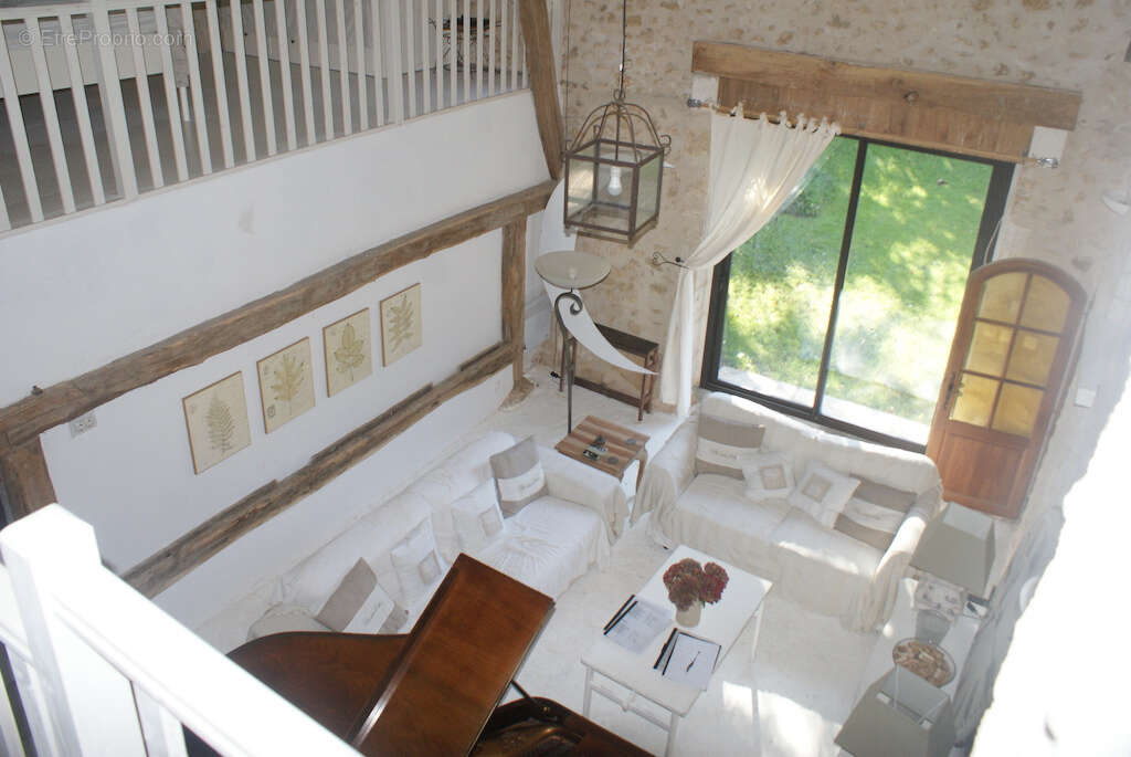A VOIR. Belle maison en pierre de 4 chambres avec dépendances et vues sur terrain d'environ 2811m2 - photo 5