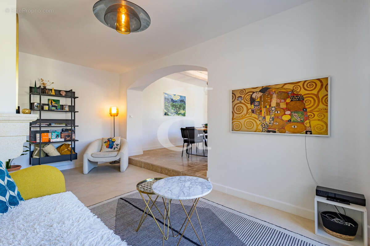 Maison 171 m² à Saint-Remy-De-Provence  - photo 8