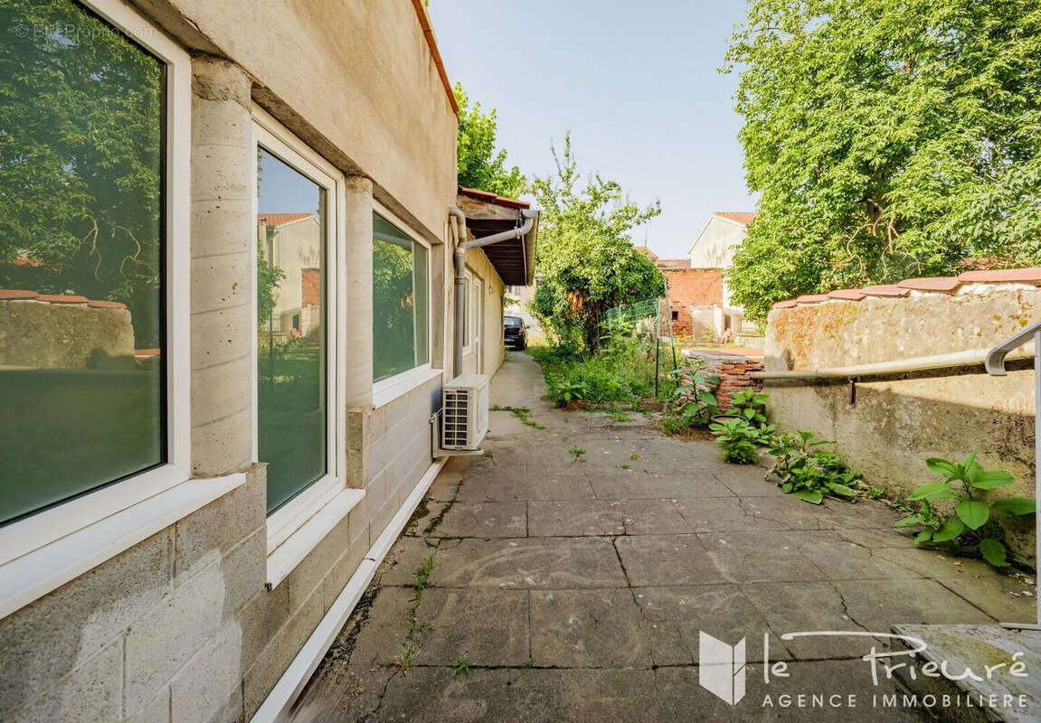 Albi - Immeuble à fort potentiel avec appartement T4 et grand local professionnel - photo 8