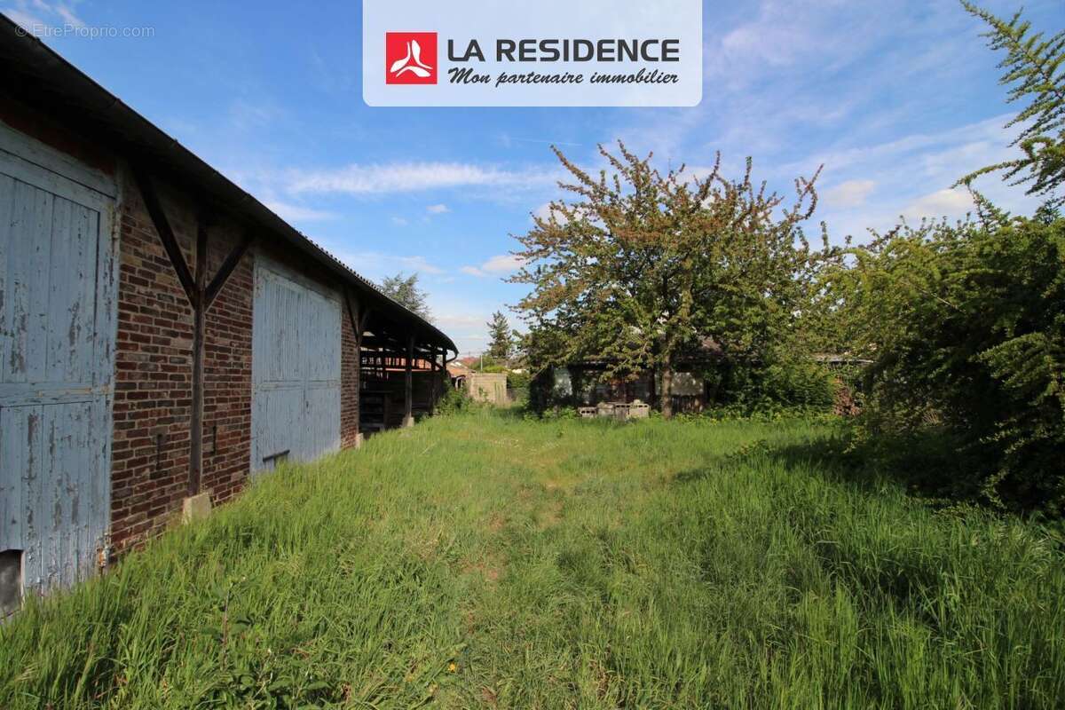 Terrain à LES MUREAUX