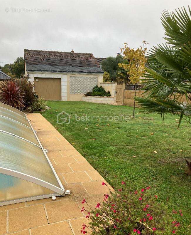 Maison à SAINT-ANTOINE-DU-ROCHER