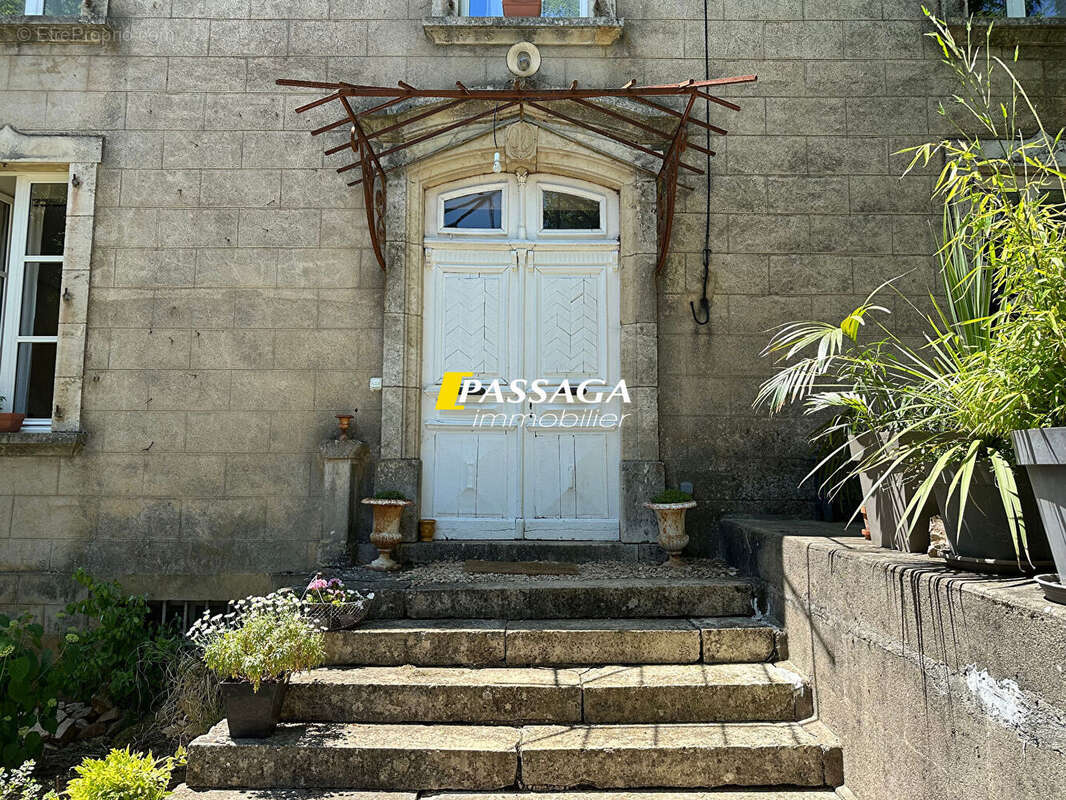 Maison à SAINT-SATURNIN-DE-LENNE