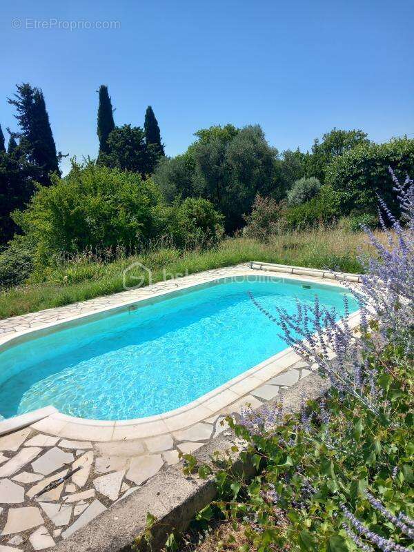 GRASSE - Belle propriété lumineuse avec piscine et vue dégagée au calme dans un cadre naturel - photo 2